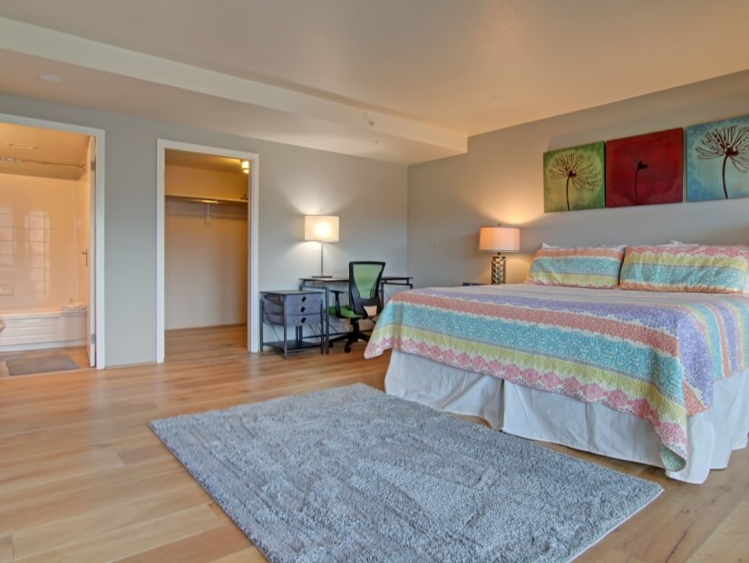 Executive 2 bedroom loft w/ garage