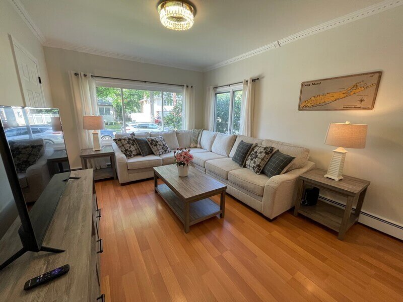 Spacious 5BR Near LIRR  Parks