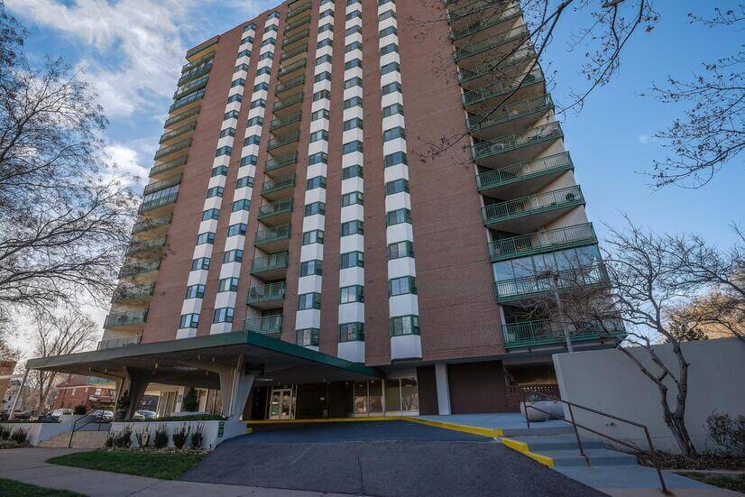 Luxury high rise apartment with parking!