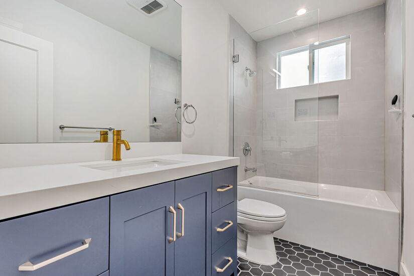 1 of 2 full bathrooms shower and tub