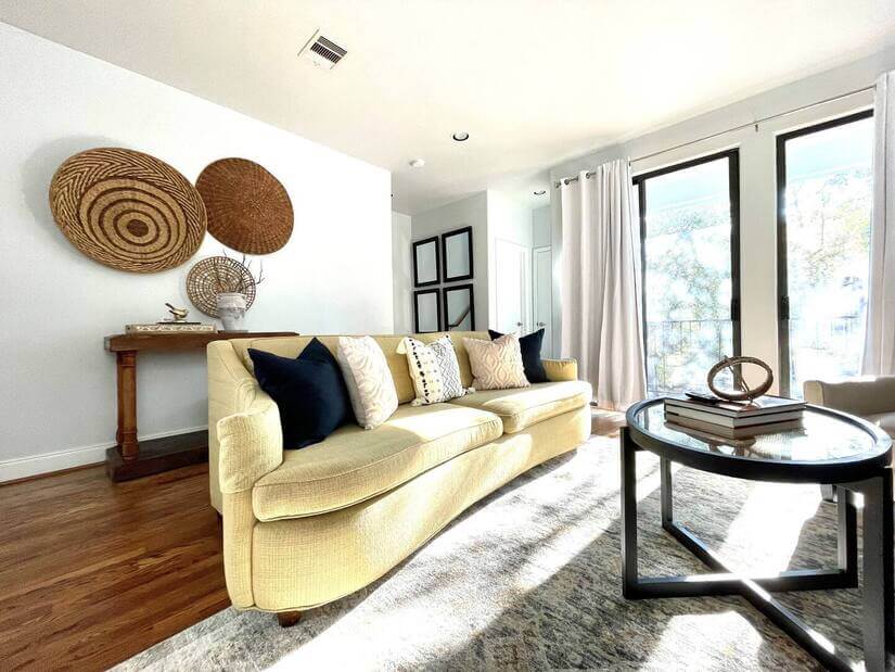 Living with large balcony