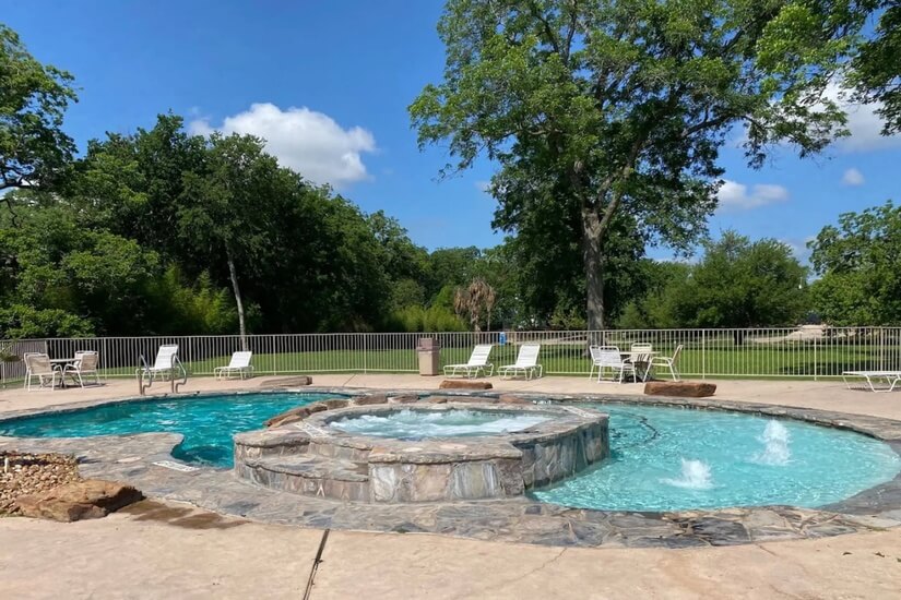 Fully Furnished 2bdr/2bth! Pools/HotTubs