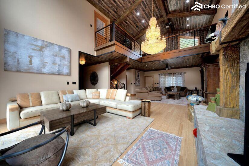 Spacious Cabin with Mountain View