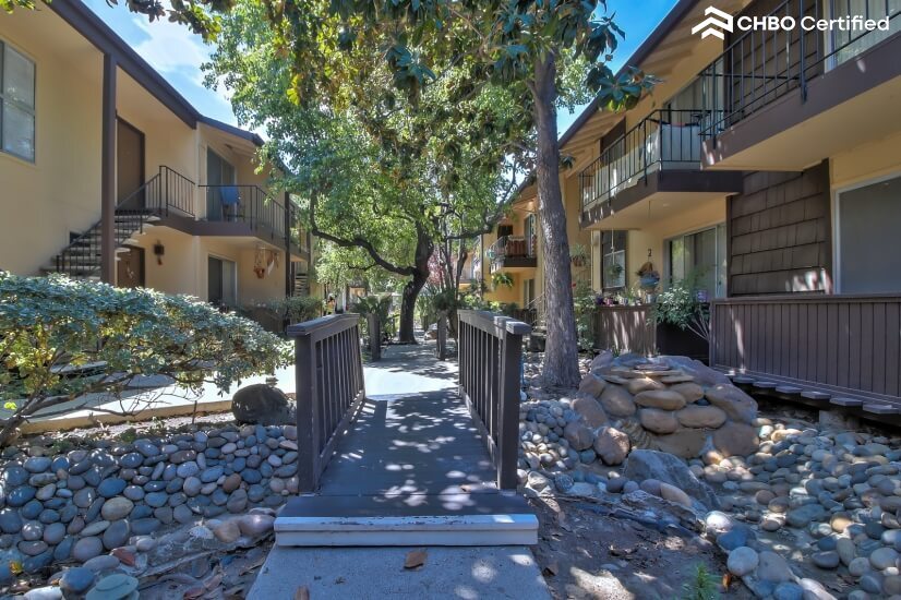 Luxury Executive Condo - New Renovation