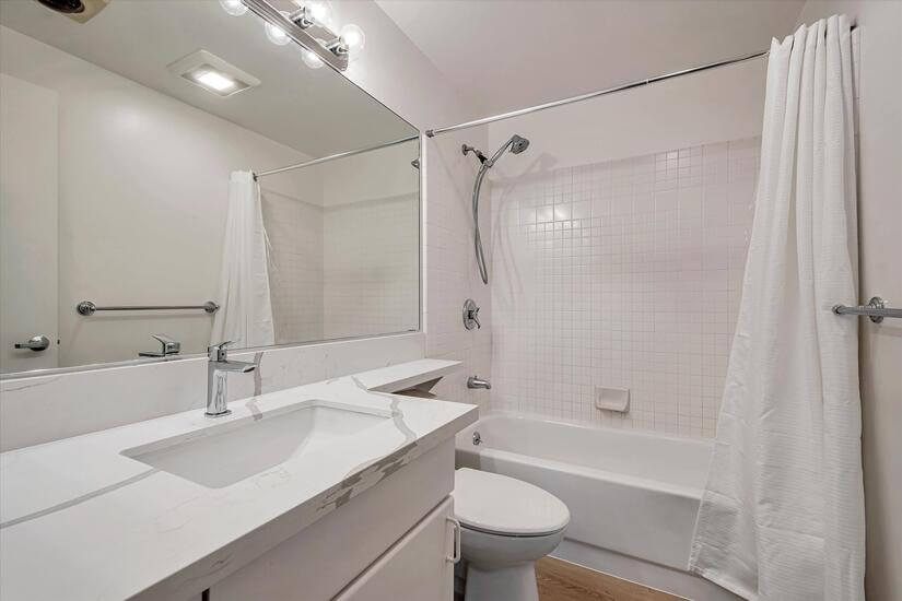 2 Bedroom 2 Bath Condo in Parc Telegraph