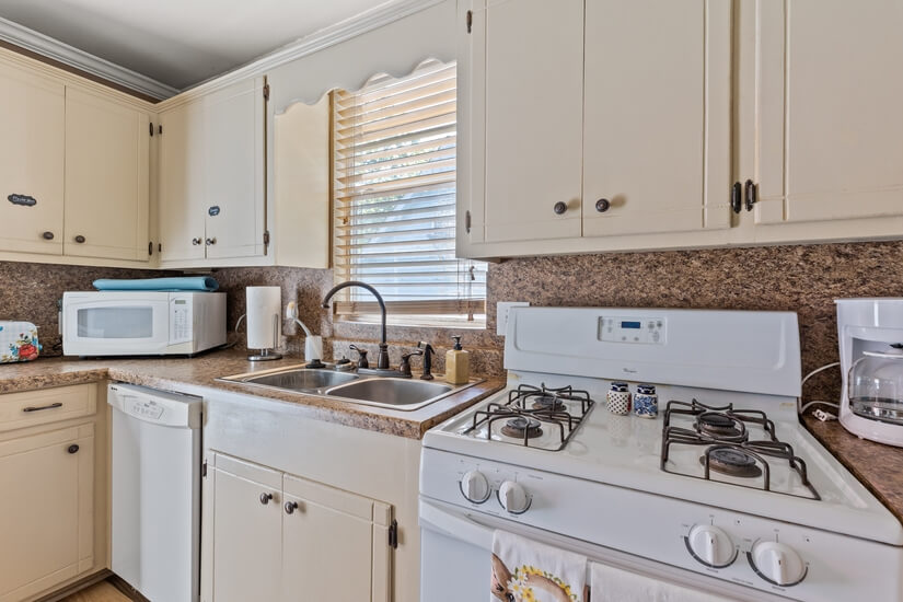 Fully furnished kitchen