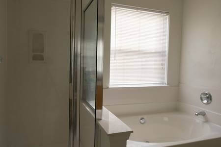 Spacious, Nice Location, New SofaBed