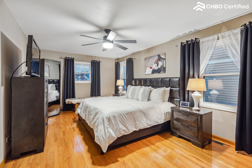 Master Bedroom w Samsung Air Dresser