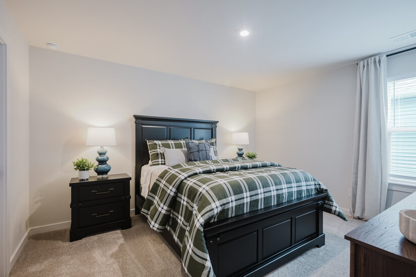 2nd floor queen bedroom