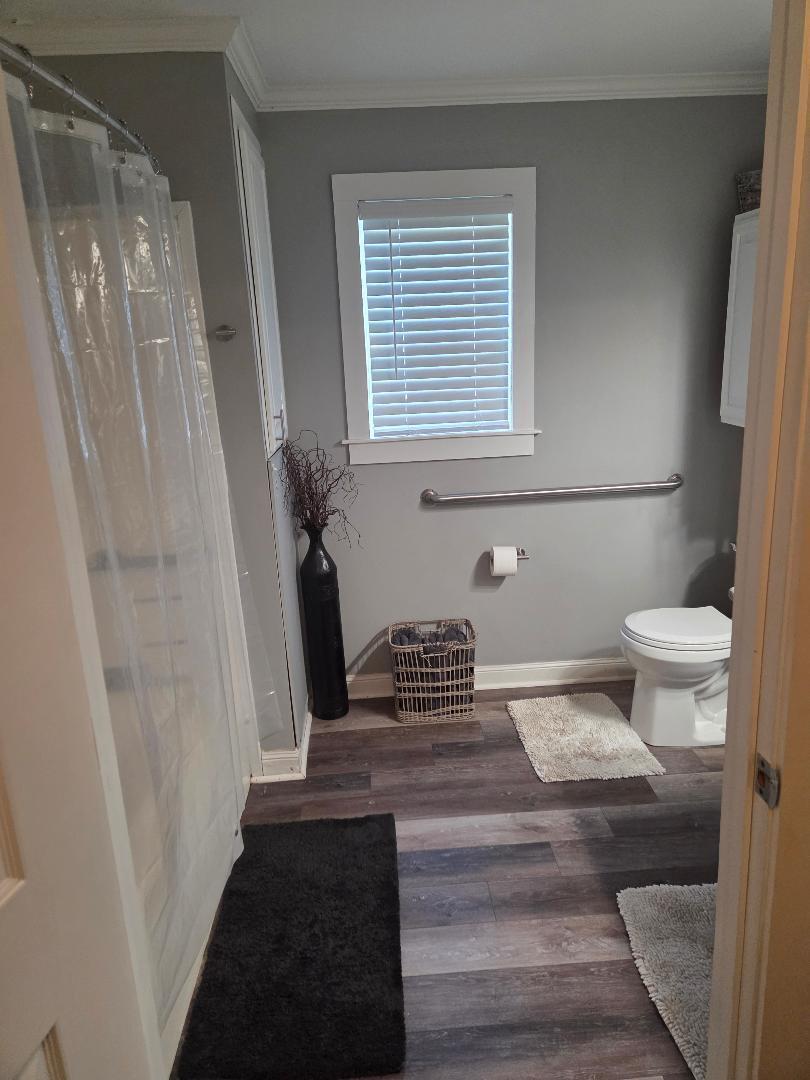 Beautiful 2 Bedroom Cottage Near Beach