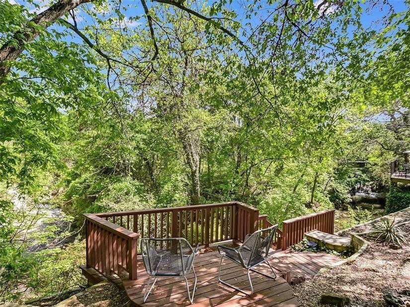 Creek Views & Conversation Zones