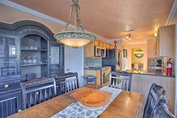 Elegant Home with Pool Gym 04mi to Lake