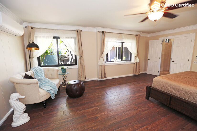 Master Bedroom - sitting area
