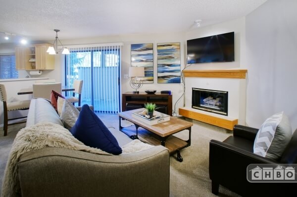 Living room w fireplace and Flat Screen-Acces