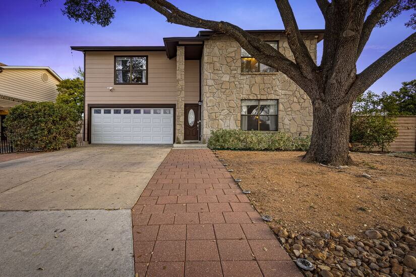 Luxury 4BR w/ Pool, Spa & Yard