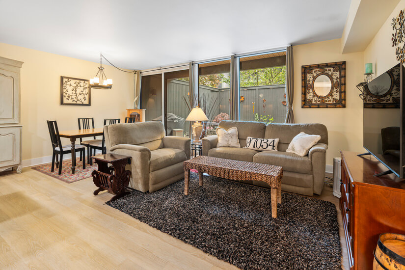 Charming Lake Oswego Condo on the Lake