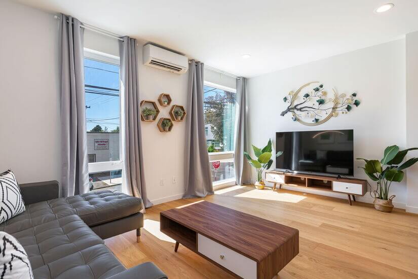 Living room (side view 2)