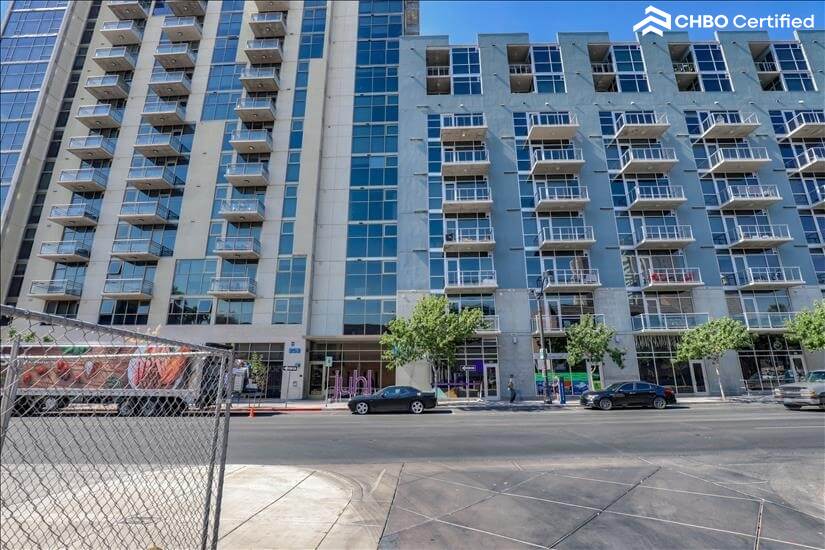 Beautifully Appointed 1 Bdm Condo 9th fl