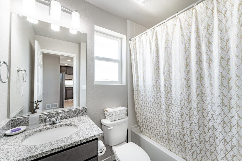 Newer Home Ideal for Teams or Families