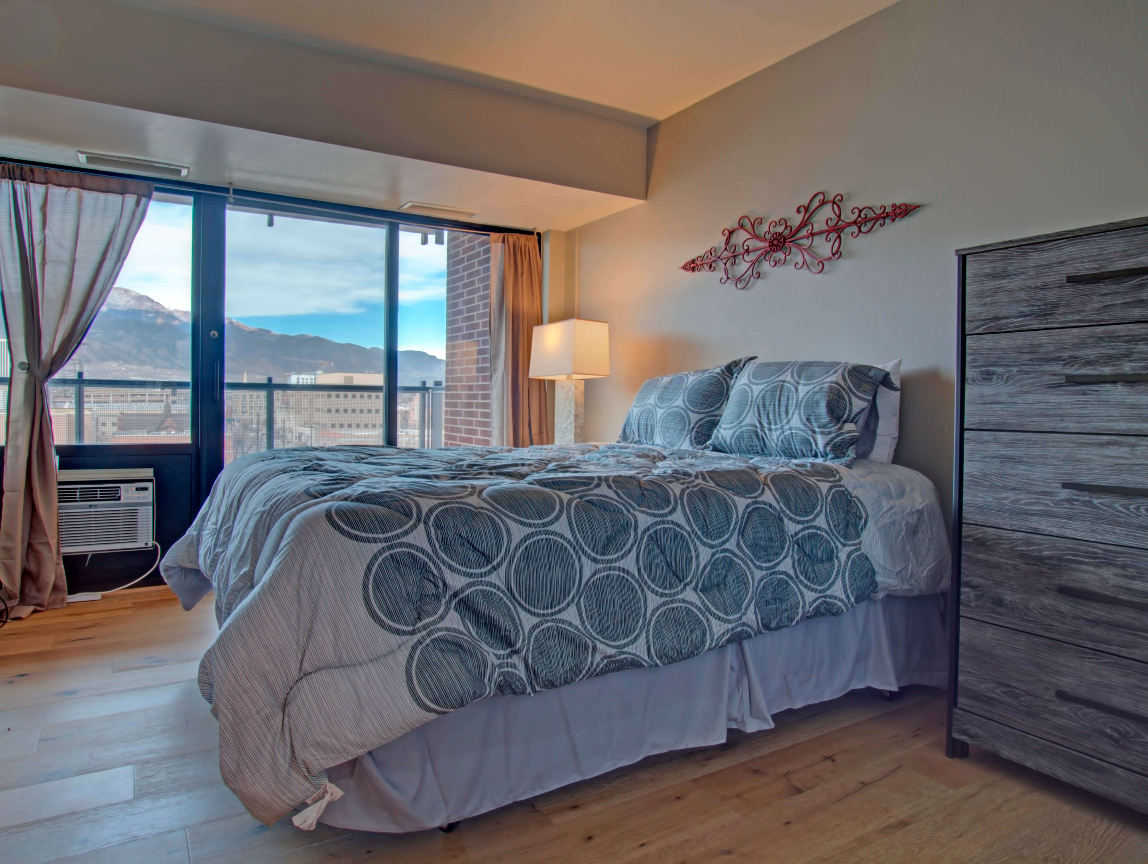 Executive 2 bedroom loft w/ garage