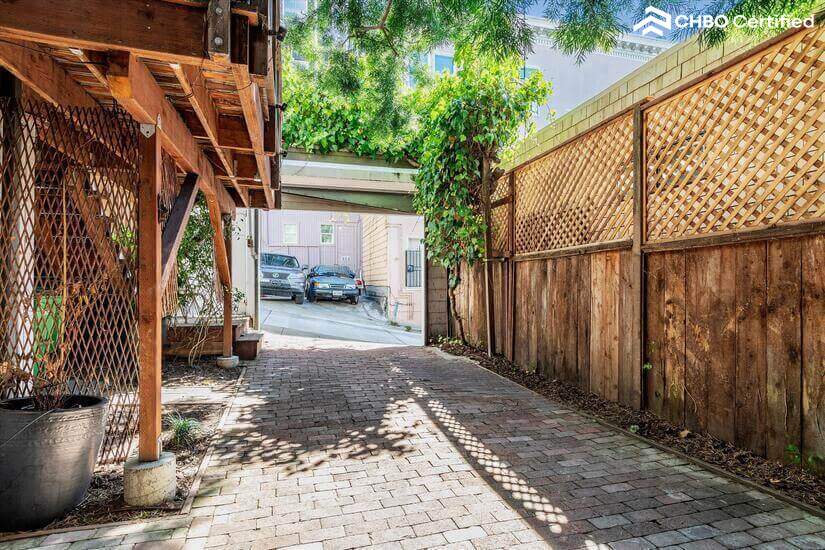 Single Family Home in North Beach