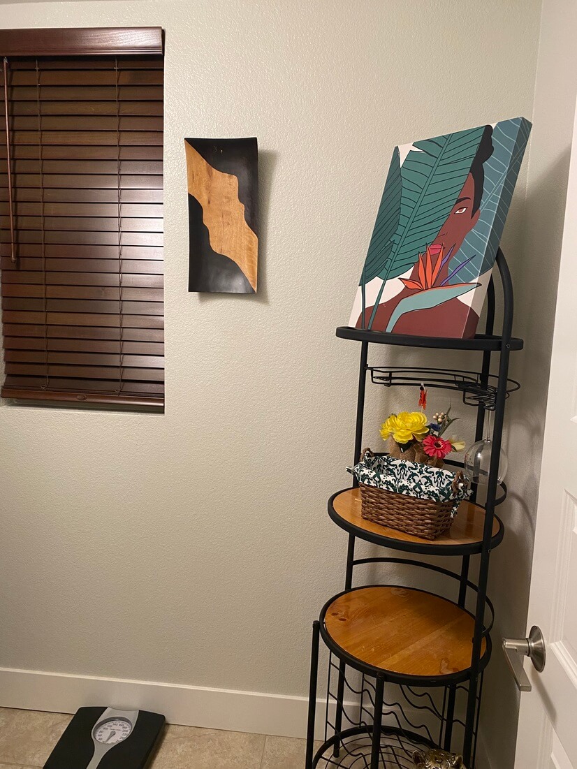 Entry view of half bath downstairs.