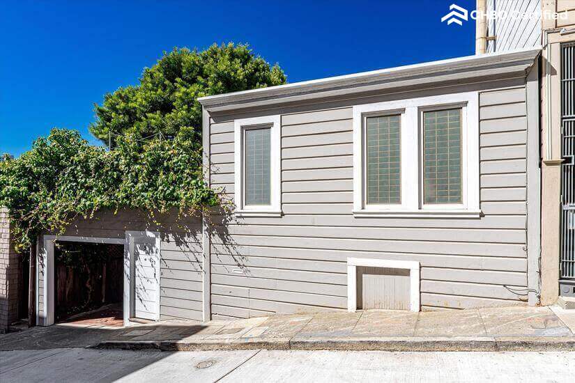 Single Family Home in North Beach