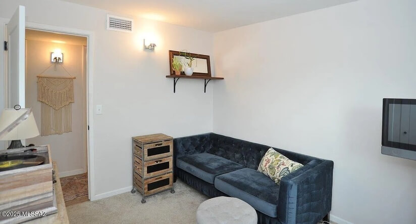 Bedroom/office space