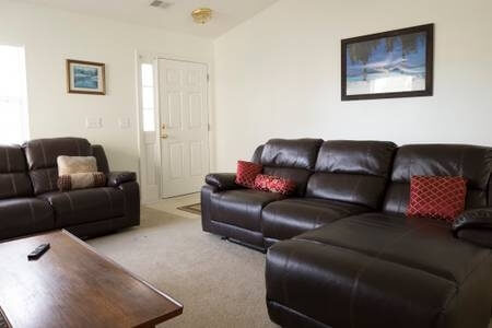 Spacious, Nice Location, New SofaBed