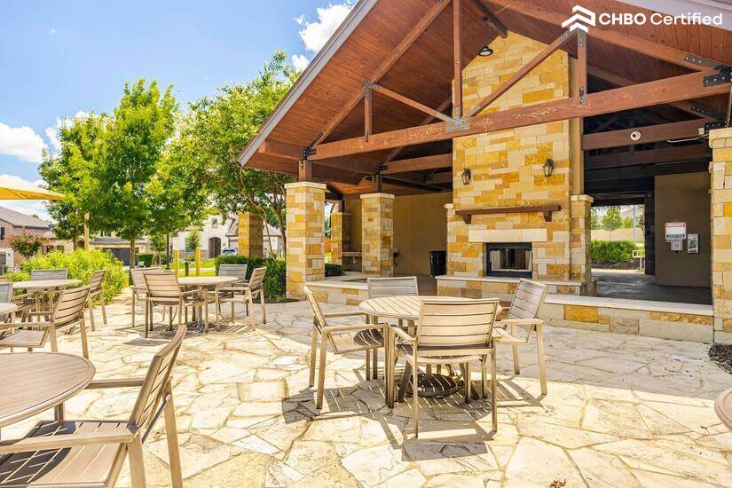 You’ll find chairs and loungers at the clubhouse by the po