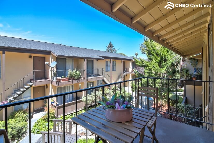 Luxury Executive Condo - New Renovation