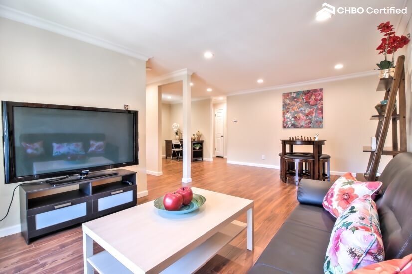 Luxury Executive Condo - New Renovation