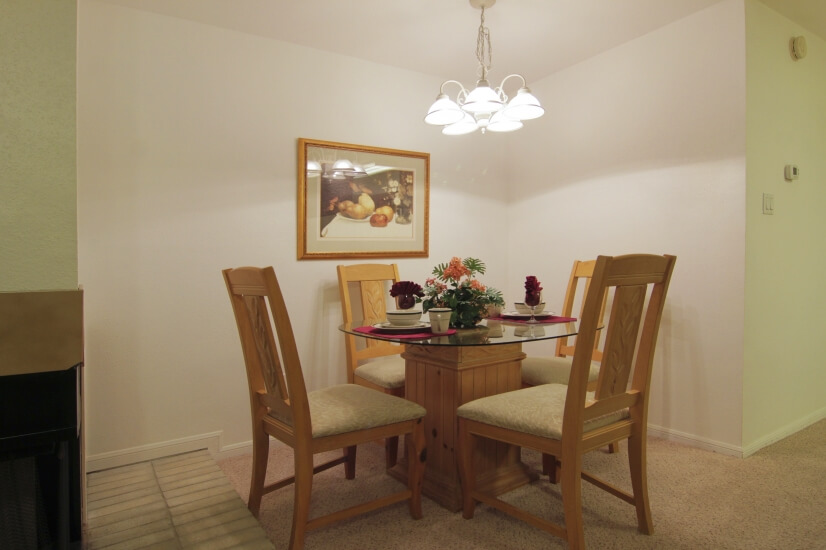 Clear Lake Furnished 1/1 Condo on Water