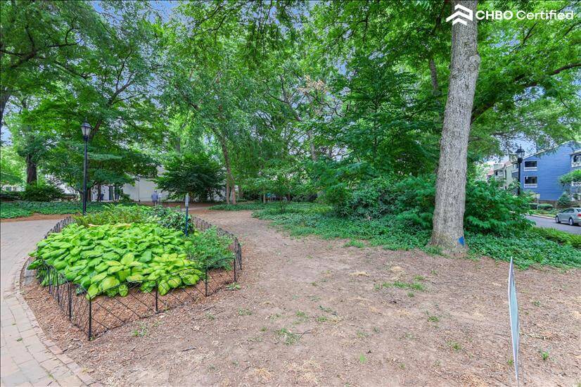 Community lending library close to unit