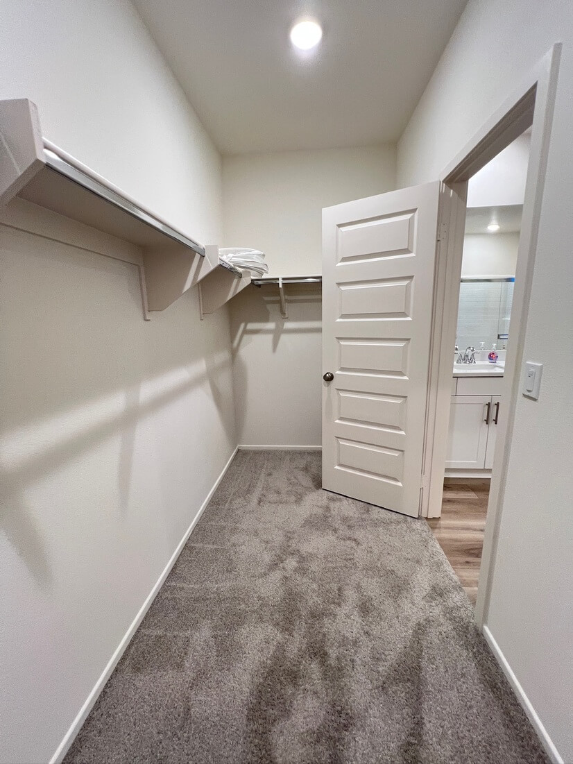 Spacious Furnished in Heart Victorville