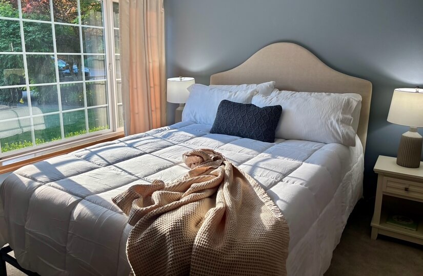 Bedroom #4 with queen bed + 55