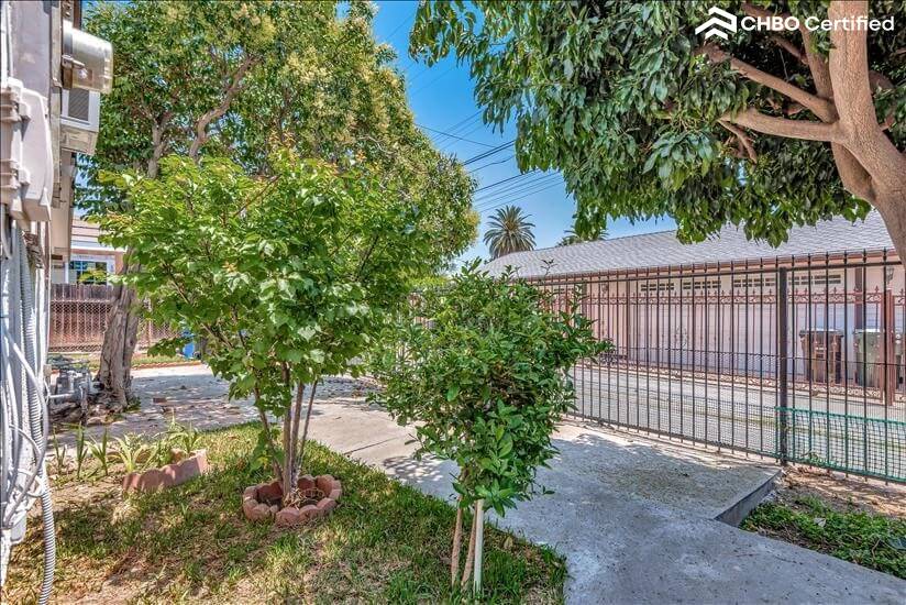 Modern Cozy house - Relaxing Backyard