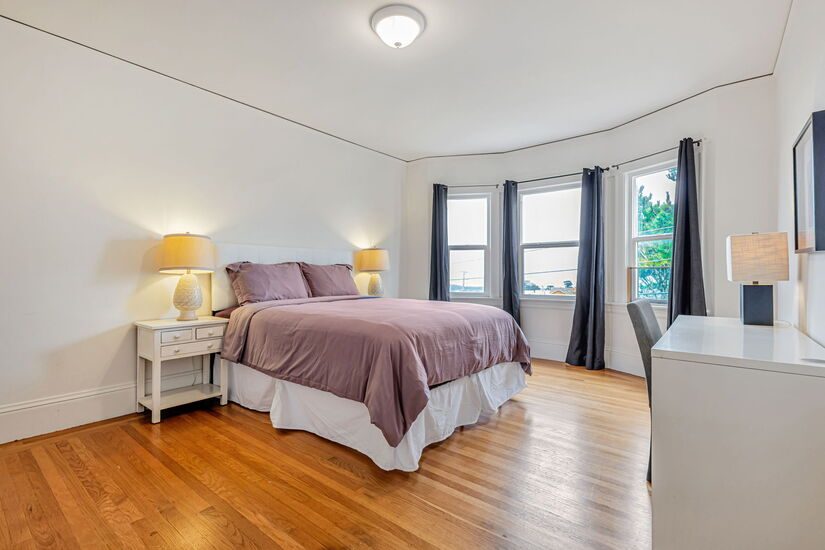 Bedroom 2 Queen desk for work/study office