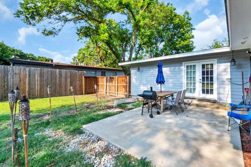 spacious fenced in backyard with grill and dining area!!