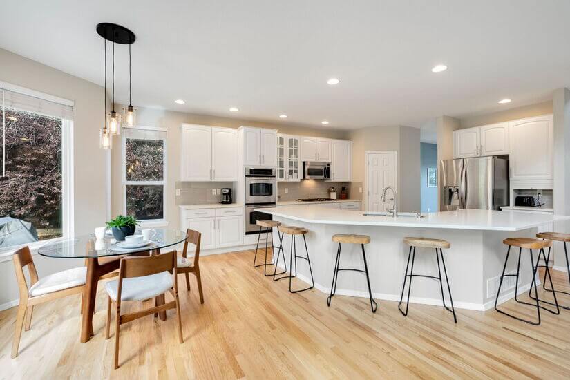 5 Bed 4 Bath Near Harmony Corridor