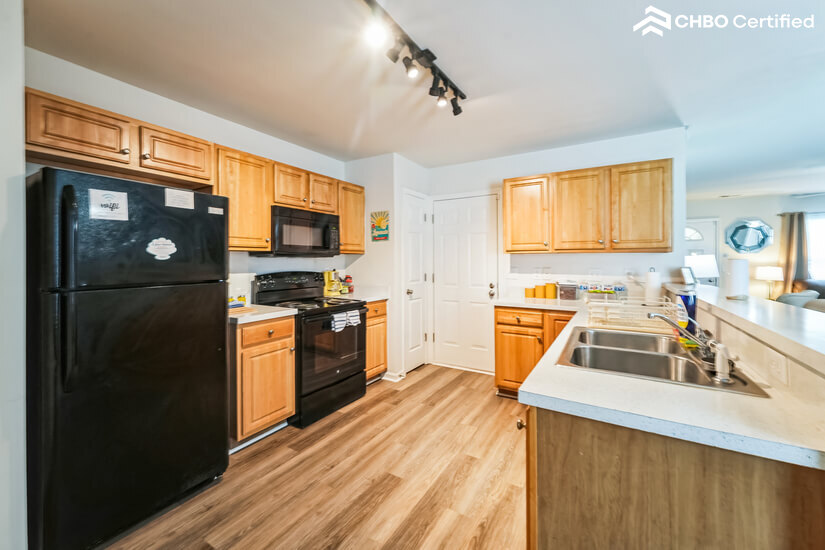 Coffee pot and coffee and tea canisters