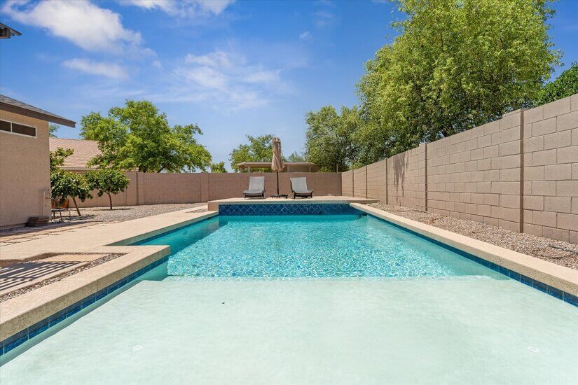 Modern & Cozy 4/2 With Salt Pool STV QC