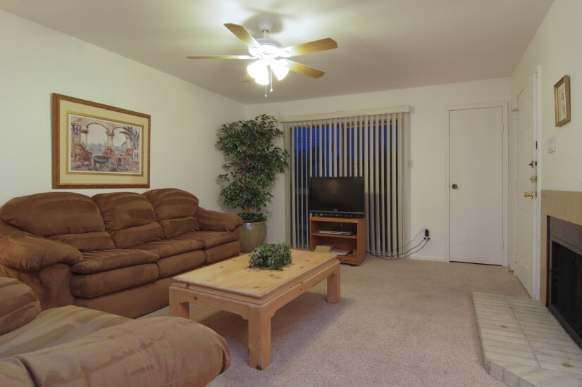 Clear Lake Furnished 1/1 Condo on Water