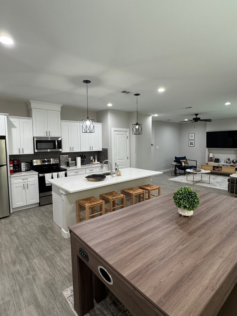 3BR Exec Home Near DT Wax WiFi Garage