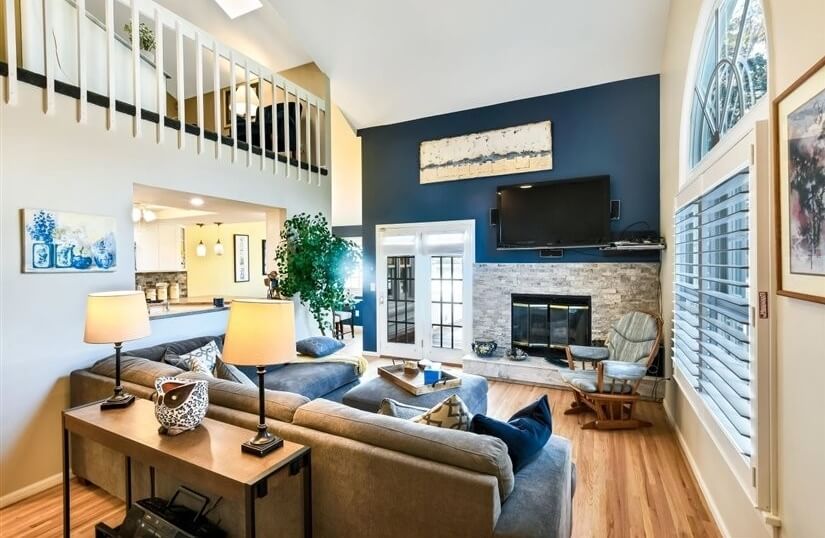 Furnished 4 Bdrm 3 Bath Townhome