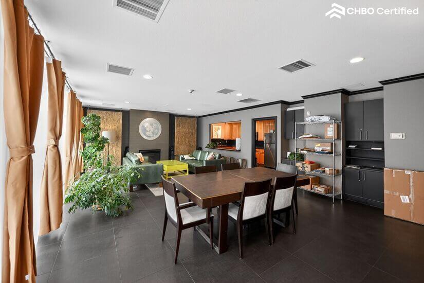 Party and package room