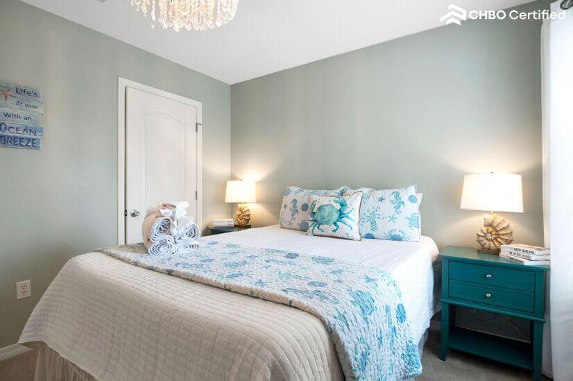 Queen bed and closet