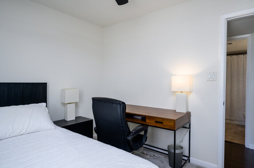 Bedroom 2-Workspace