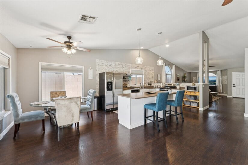 Modern & Cozy 4/2 With Salt Pool STV QC