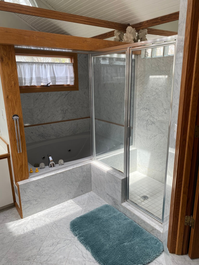 Master Spa Bath w/ jetted tub and stall shower
